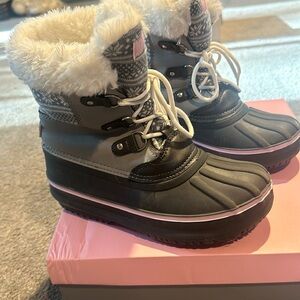 Gently used Girls London Fog Snow/Rain boot - size 3
